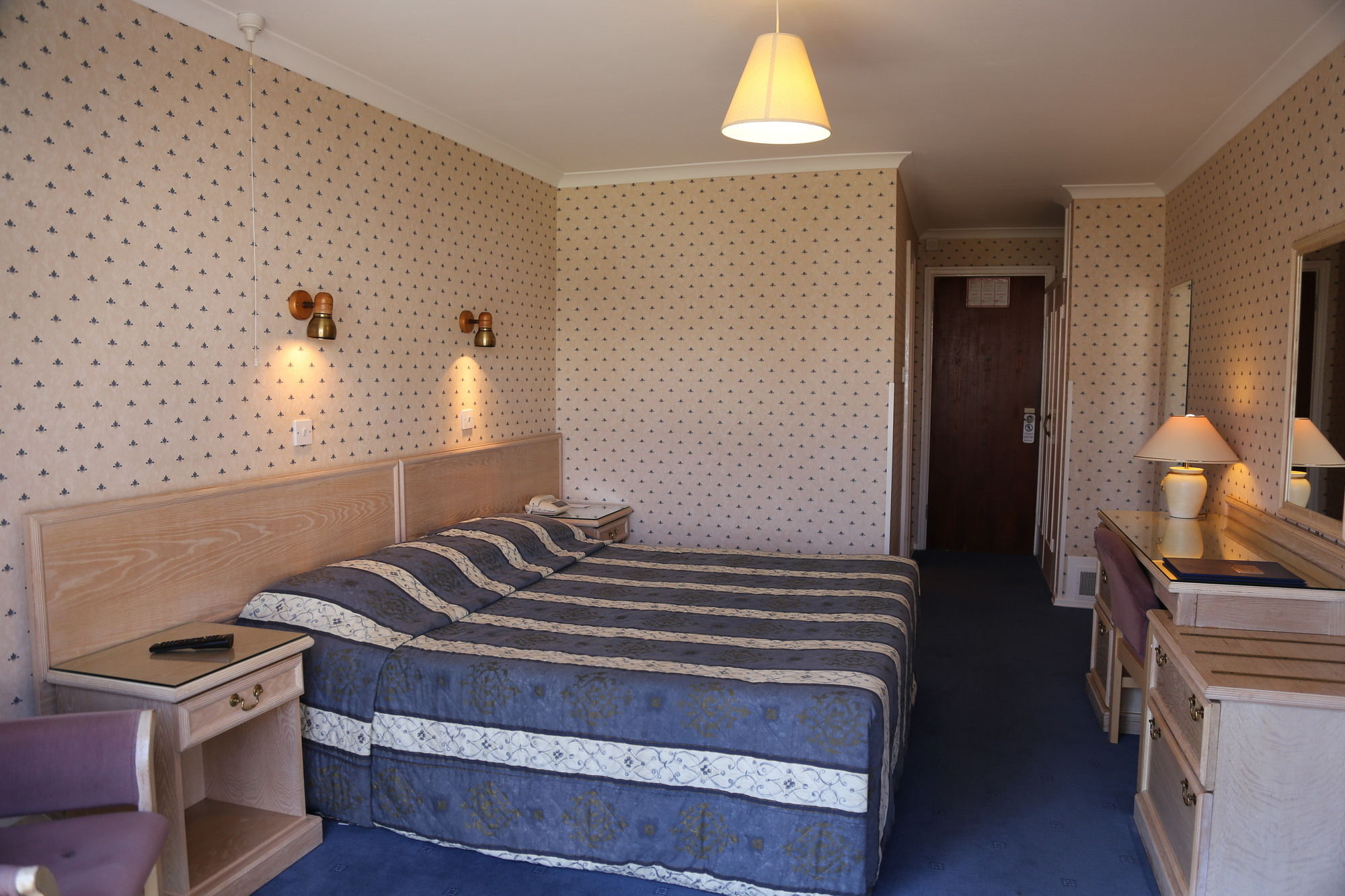 Beausite Hotel Grouville Екстериор снимка